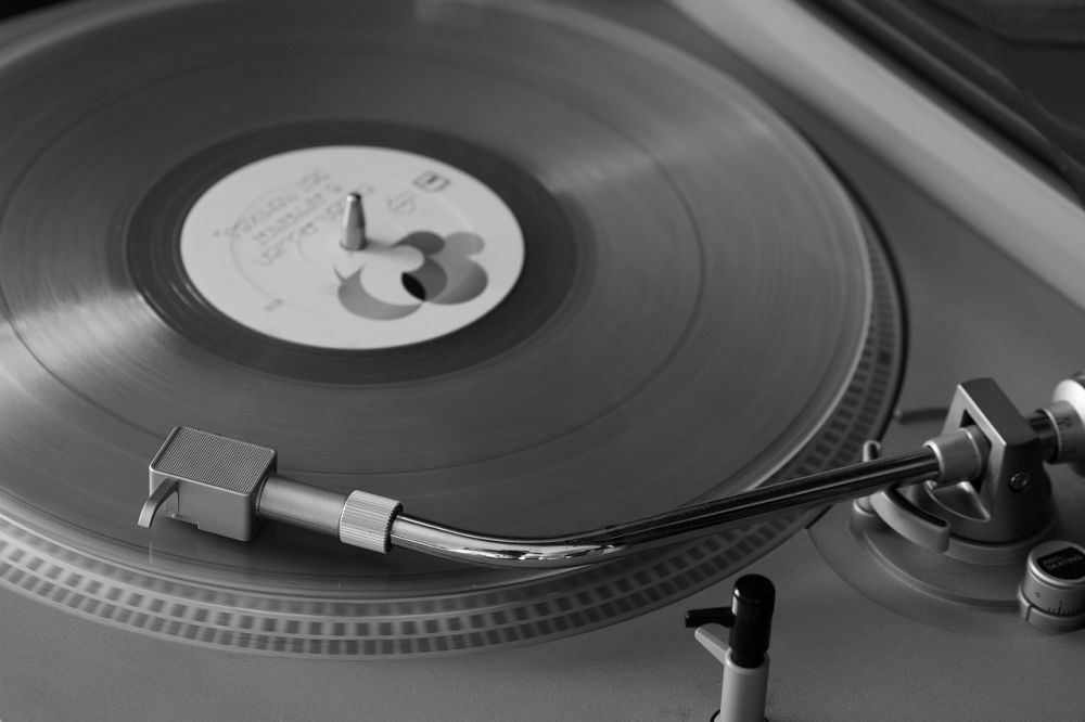 Revivalen af vinyl: En moderne rejse tilbage i tiden
